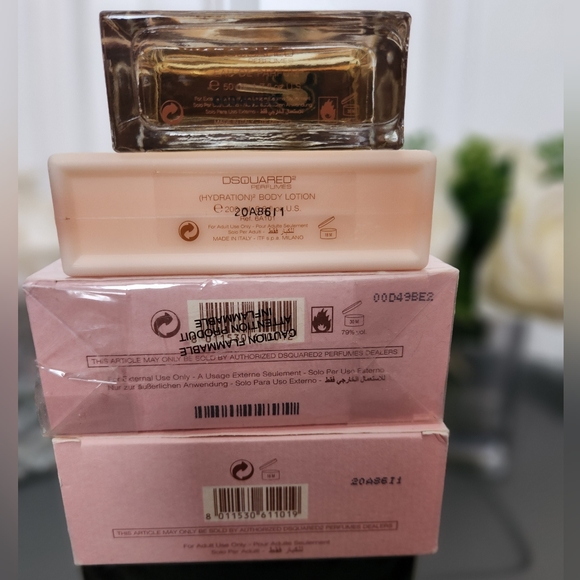 Discontinued She Wood by DSquared2 50ml EDP / Eau De Parfum + Body Lotion - Picture 10 of 16